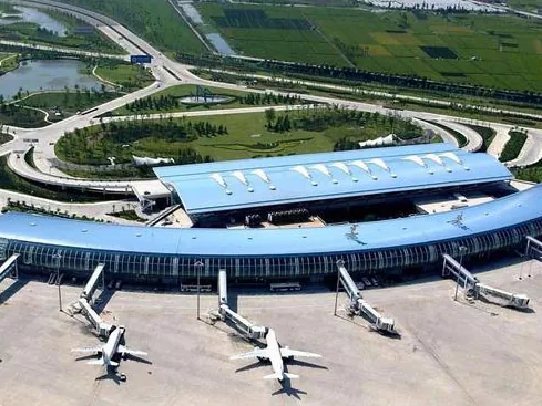Чому сталеві рамки популярні в дизайні терміналів аеропорту?